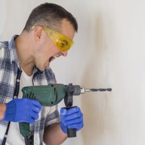 falfuras utan rajossz ott megy a vezetek